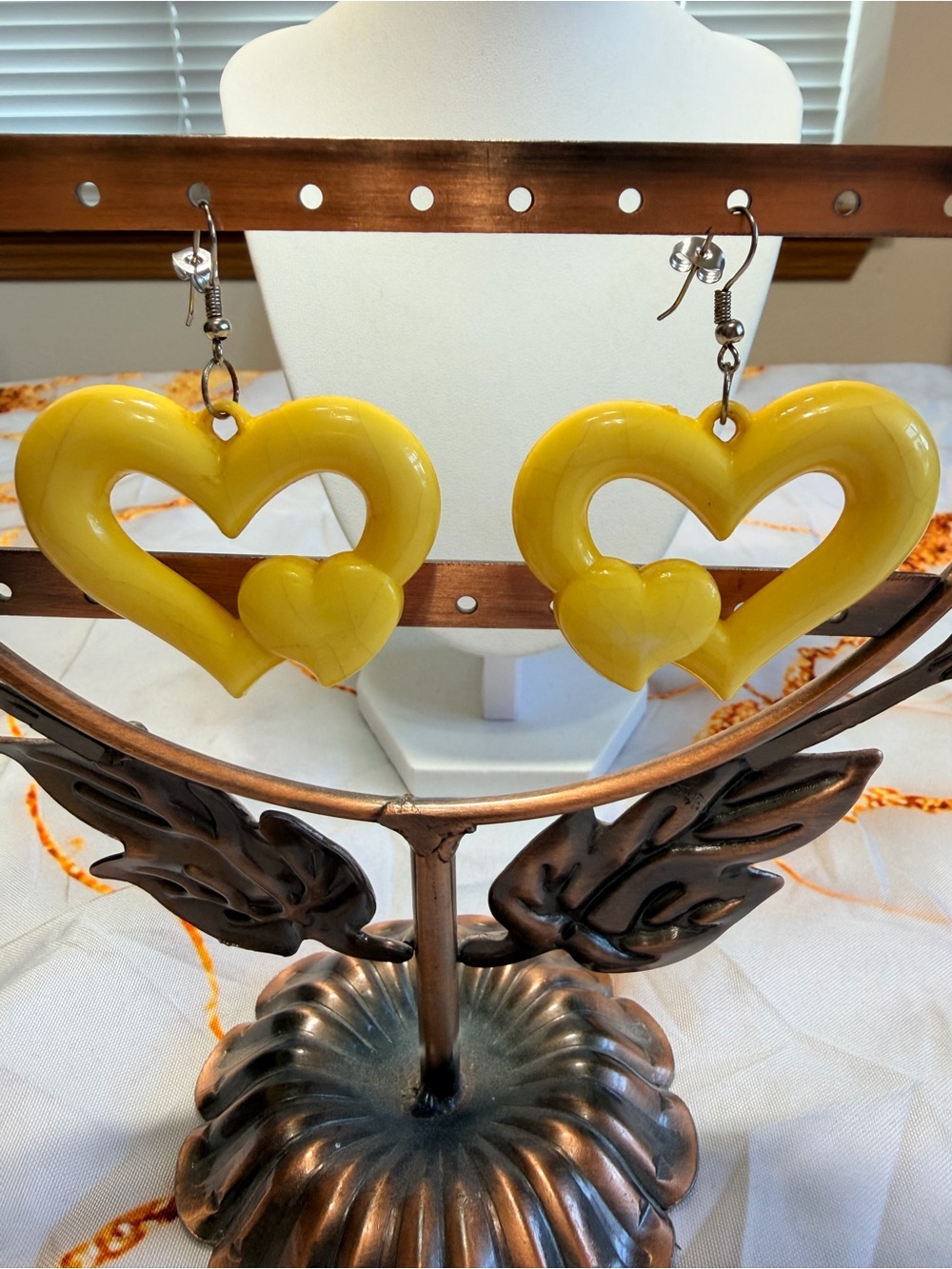 Vintage 80’s Plastic Heart Earrings